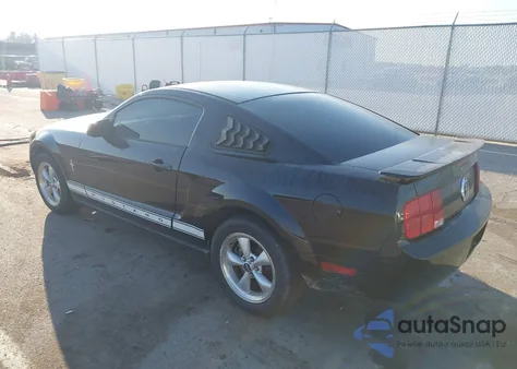 2008 Ford Mustang V6 Deluxe/V6 Premium z USA, uszkodzony, nr VIN 1ZVHT80N585119405
